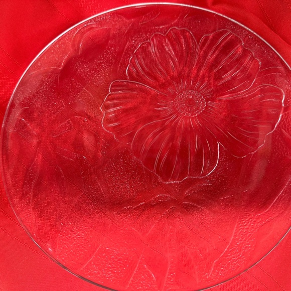KIG Indonesia Clear Textured Glass
Hibiscus Blossom 10" Dinner Plate - Picture 5 of 5